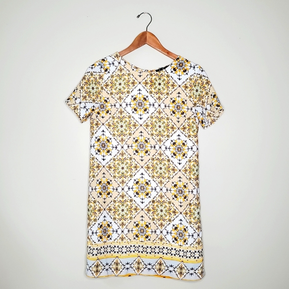 Lulu's | Dandy Lion Yellow Print Shift Dress XS - Picture 9 of 16